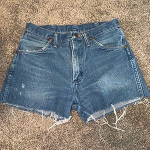 Vintage Wrangler short shorts size 29 (fits like 2
